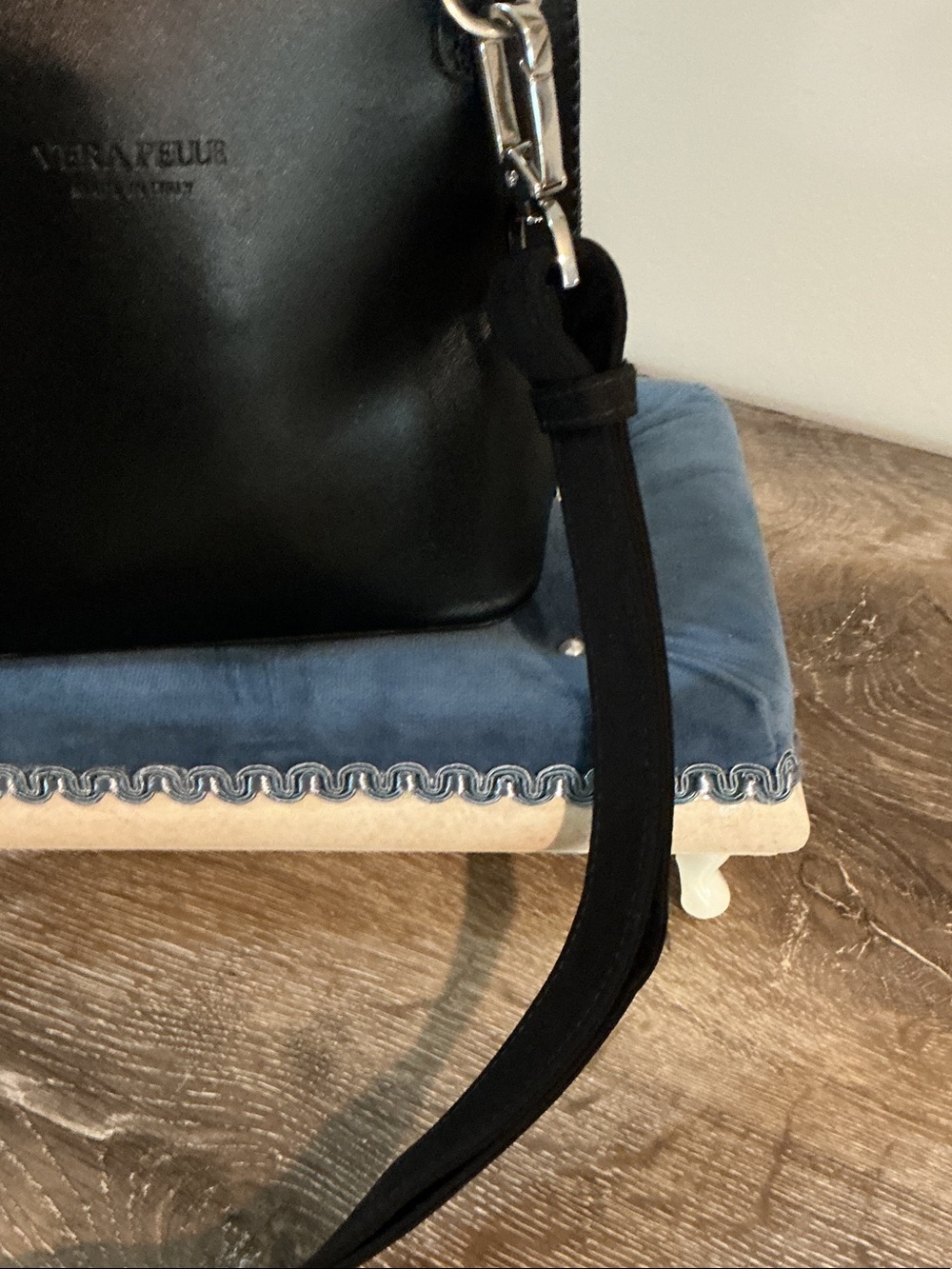 Vera Pelle Black Leather Crossbody Shoulder Bag Silver Hardware EUC 7x6.5x3.25 - Picture 7 of 8